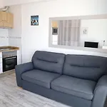 Lovely Sea View Free Wifi Apartment