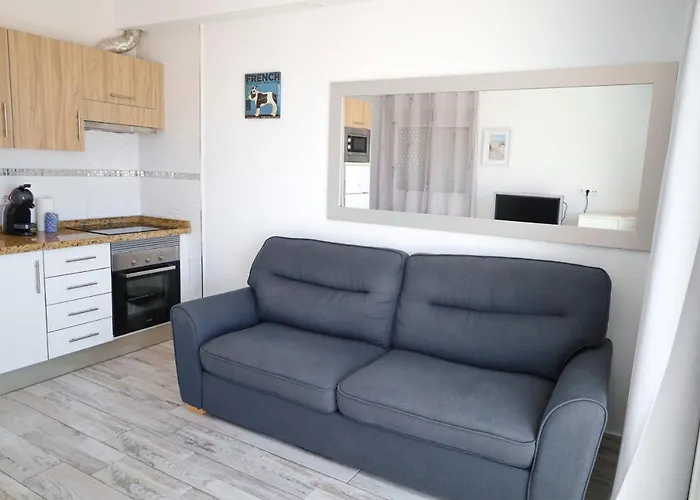 Lovely Sea View Free Wifi Апартаменти