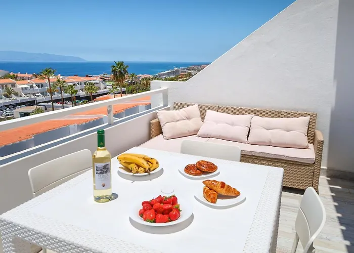 Апартаменти Lovely Sea View Free Wifi *