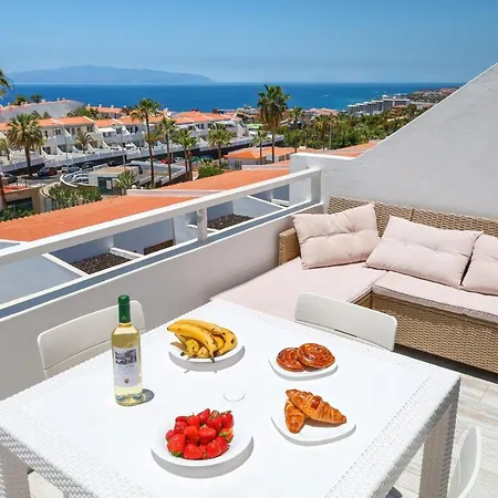 Lovely Sea View Free Wifi Апартаменти *